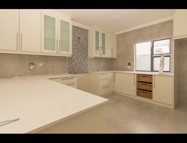 4 BEDROOM FREEHOLD FOR SALE IN PARKLANDS NORTH
